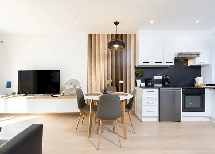 Home2book Bright Apt. With Pool Cristianos شقة *